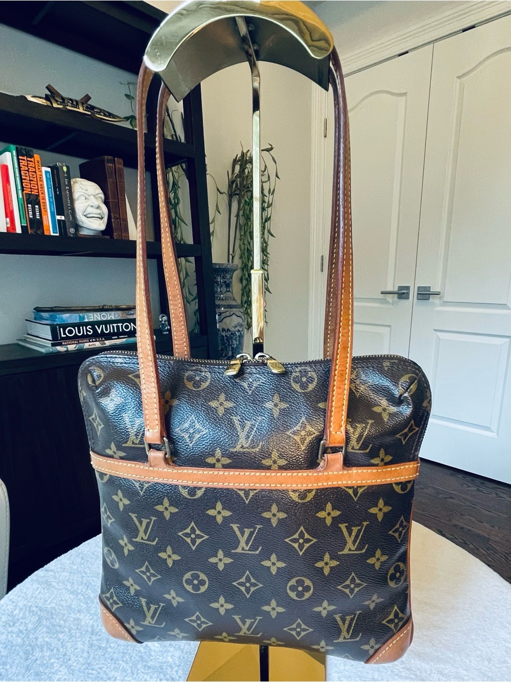 Louis Vuitton Monogram Coussin GM
dc04